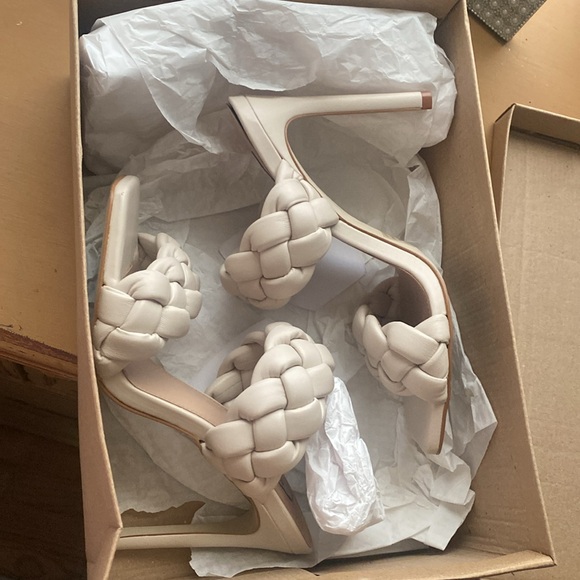 Ivory Steve Madden Kenley Heels - Picture 4 of 6